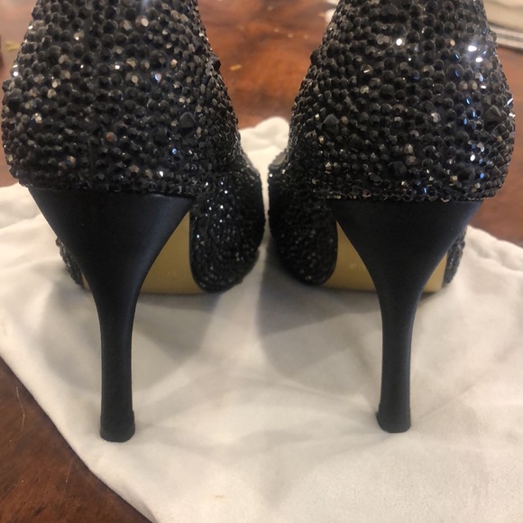 Benjamin Adams London Black Crystallized Satin Dress Pumps, US 7.5 - Picture 5 of 14